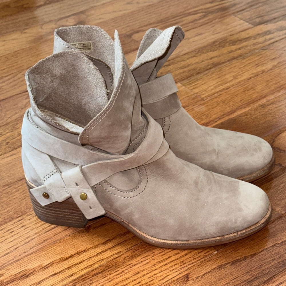 UGG Womens ELORA Boot Leather Ankle Bootie Beige Size 8